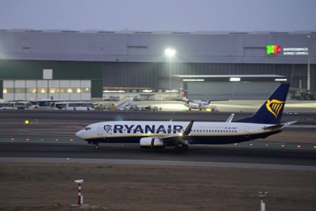 Scandal la aeroport, dupa ce Ryanair a taxat cu 130 de euro un cuplu de varstnici