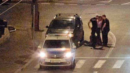 Sofer beat, urmarit de politisti pe strazile din Cluj. Barbatul a fost prins si incatusat dupa ce a produs un accident