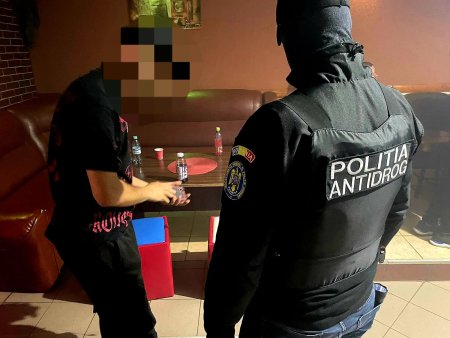 Politia, <span style='background:#EDF514'>CAPTURI</span> importante de droguri si arme! Anunt de ultima ora