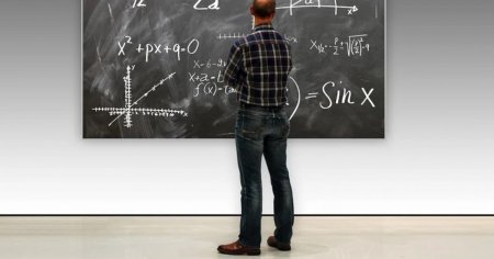 Criza de profesori de informatica, matematica, fizica si chimie. Cine va intra la ore in noul an scolar