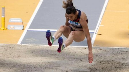 Romania scrie istorie la Mondialele de Atletism: <span style='background:#EDF514'>ALINA ROTARU</span>, medalia de bronz la saritura in lungime