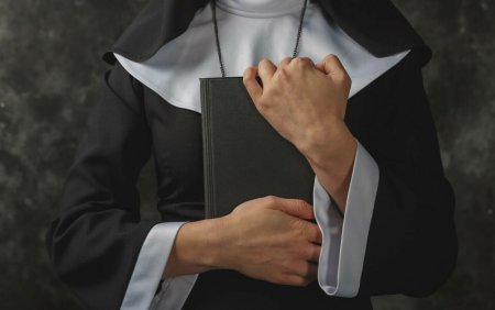 O manastire a interzis accesul episcopului, dupa ce a acuzat o calugarita ca a incalcat juramantul de castitate cu un preot