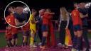 Controverse in Spania, dupa ce presedintele federatiei de fotbal a sarutat o jucatoare, dupa victoria in finala Cupei Mondiale