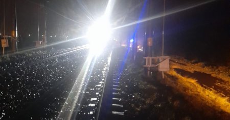 Accident feroviar cumplit in Neamt. Un tanar de 26 de ani a ramas <span style='background:#EDF514'>FARA PICIOARE</span>
