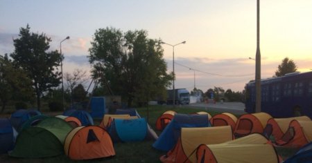 Campingul neautorizat din Germania unde <span style='background:#EDF514'>CERSETORI</span>i, posibil romani, locuiesc in conditii de neimaginat