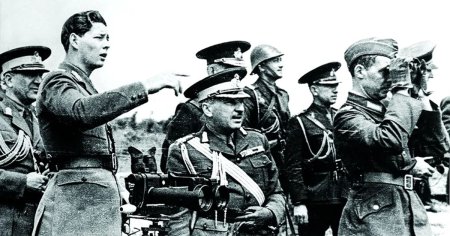 23 august 1944. <span style='background:#EDF514'>GENERALII</span> romani aveau de ales intre Ion Antonescu si Regele Mihai: Toti urasc de moarte bolsevismul si se tem de el