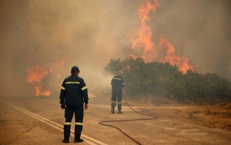Avertisment de calatorie MAE: Risc ridicat de incendii in <span style='background:#EDF514'>THASSOS</span>, Limnos, Lesvos, Kefalonia, Zakinthos, Lefkada si Evia
