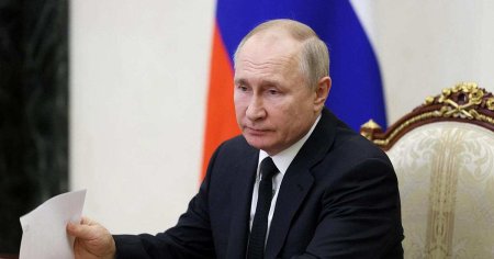 Putin a pus din nou <span style='background:#EDF514'>PLACA</span> „razboiului dezlantuit de Occident”