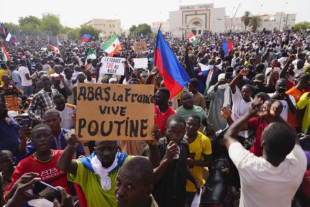 Militarii care au preluat puterea in Niger il expulzeaza pe ambasadorul francez