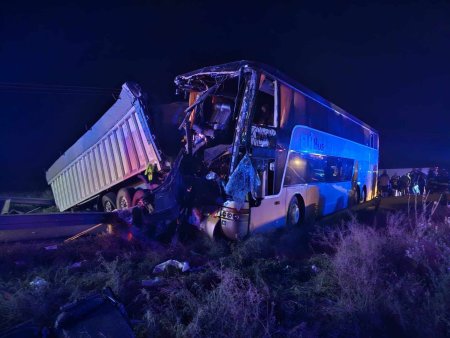Autocar cu peste 70 de pasageri moldoveni, implicat intr-un accident in Braila. 21 de persoane au fost ranite