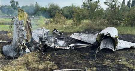 Trei <span style='background:#EDF514'>PILOTI MILITARI</span> ucraineni au murit intr-un accident aviatic in centrul tarii