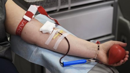 Solidaritate umana: Aproape o mie de persoane au donat sange pentru victimele exploziei si incendiului de la Crevedia
