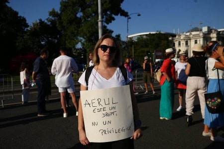 Sistemul nu ne poate anestezia pe toti. Protest in Piata Victoriei pentru Alexandra Ivanov, gravida care a murit la Spitalul Botosani