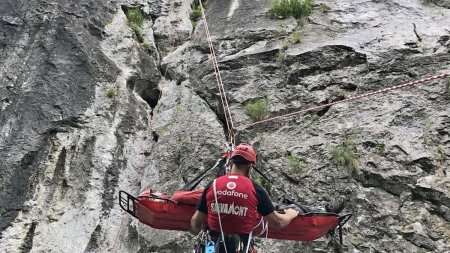 Un turist a murit in Bucegi, dupa ce a cazut 100 de metri din Brana Ca<span style='background:#EDF514'>RAIMAN</span>ului