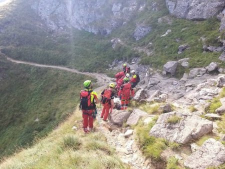 Un turist a murit in Bucegi dupa ce a cazut 100 de metri din Brana Ca<span style='background:#EDF514'>RAIMAN</span>ului