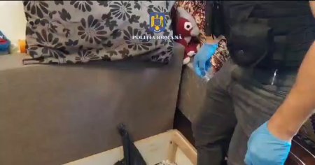 Pistol letal gasit ascuns in canapeaua de acasa a unui detinut incarcerat in Penitenciarul Galati VIDEO