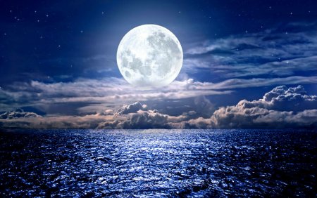 Superluna sau <span style='background:#EDF514'>LUNA ALBASTRA</span>, pe 30 august 2023. De ce este cea mai mare si mai stralucitoare luna plina din an