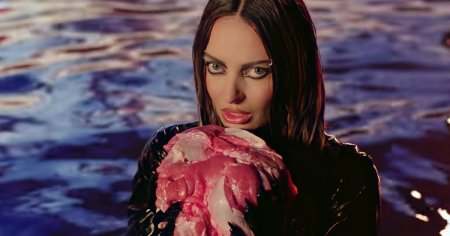 Delia a lansat Sirena apelor, o piesa cu influente din manele si un clip controversat. Razboi in comentarii, pe YouTube VIDEO