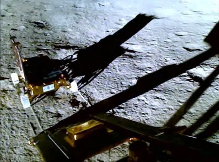 Roverul trimis de India pe Luna confirma prezenta suflului la polul sud al satelitului. Ce alte elemente chimice au mai fost descoperite