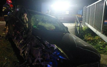 Accident grav intre un TIR si o masina, pe un drum din Arges. O persoana a fost transportata la spital