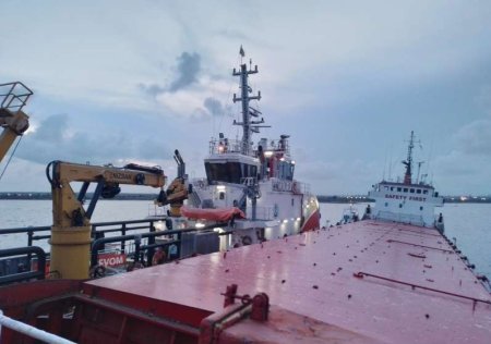 Eforturi de salvare in Portul Constanta