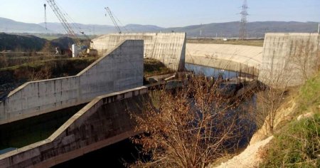 Orasul din Transilvania care vrea sa construiasca o <span style='background:#EDF514'>HIDROCENTRALA</span>. Cazul barajului urias abandonat de Hidroelectrica