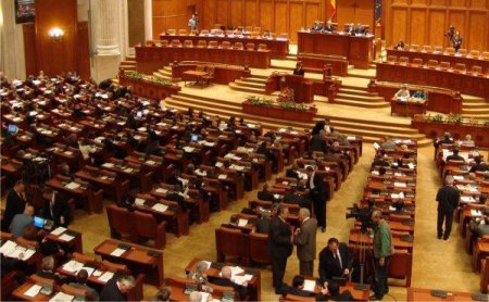 Parlamentarii revin la munca