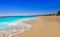 <span style='background:#EDF514'>DESCOPERIRE SOC</span>anta pe o plaja populara din Spania. Ce a gasit o turista in nisip