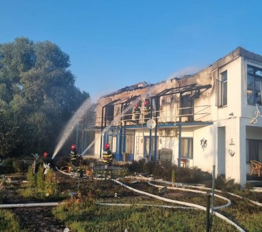 Un fost angajat al lui Miron Mitrea, acuzat ca a provocat incendiul de la casa de vacanta a fostului ministru