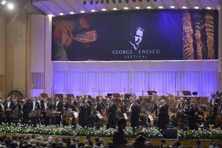 Cum decurge cea de-a 26-a editie a Festivalului International George Enescu? Cristian Macelaru: Prima responsabilitate a fost sa pastrez ceea ce este extraordinar de frumos in festival