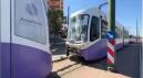Doua tramvaie s-au ciocnit pe un bulevard din Timisoara. O pasagera a fost ranita