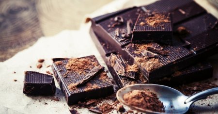 Ciocolata neagra si beneficiile pentru sanatate. Cine nu are voie sa o consume