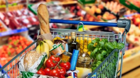 Hrana mai ieftina pentru romani! Lista alimentelor cu pret plafonat ar putea fi extinsa | Anuntul premierului Marcel Ciolacu