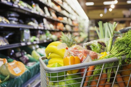 Consiliul Concurentei: Preturile medii ale alimentelor de baza au scazut in august fata de iunie