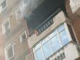 Incendiu izbucnit intr-un bloc din <span style='background:#EDF514'>HUNEDOARA</span>. 2 oameni au fost dusi la spital, cu intoxicatie cu fum