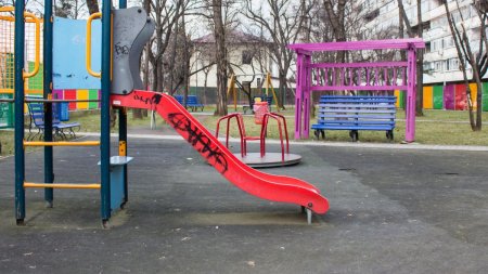 Un tanar a fost gasit mort in parcul <span style='background:#EDF514'>ORASELUL COPIILOR</span> din Bucuresti