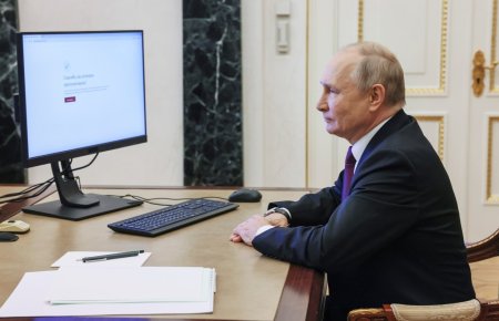 Alegeri <span style='background:#EDF514'>REGIONALE</span> in Rusia: Putin spune ca a votat online si ii indeamna pe oameni sa isi exprime si ei optiunea