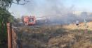 10.000 de metri patrati de miriste ard in Sectorul 5 din Bucuresti. Pompierii intervin pentru lichidarea incendiului FOTO