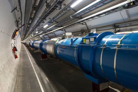 10 septembrie 2008 - Este efectuat primul experiment la acceleratorul de particule de la CERN