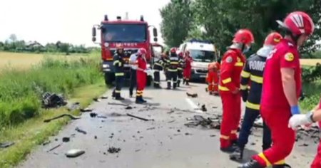Accident rutier produs de o adolescenta de 16 ani, din Neamt, care s-a urcat la volan fara permis. Doi oameni au fost raniti