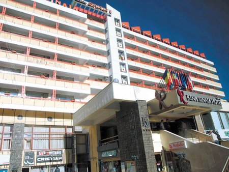 Hotelul Rina Sinaia, unul din cei mai mari jucatori de pe Valea Prahovei, <span style='background:#EDF514'>GRAD DE OCUPARE</span> mediu de 95% pe sezonul de vara: Estimam afaceri mai mari cu 20-25% pana la final de an. In septembrie jumatate din rezervari sunt facute deja pentru congrese, conferinte si team-buildinguri.