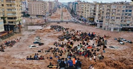 Catastrofa in Libia. Peste 10.000 de oameni sunt disparuti dupa ce o <span style='background:#EDF514'>FURTUNA PUTERNICA</span> a distrus baraje si a daramat blocuri
