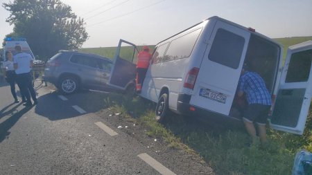 Microbuz implicat intr-un accident in Mures. Patru persoane au fost ranite