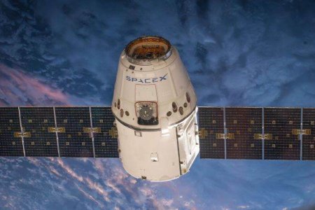 SpaceX nu mai inregistreaza pierderi pentru producerea antenelor satel<span style='background:#EDF514'>ITIL</span>or Starlink
