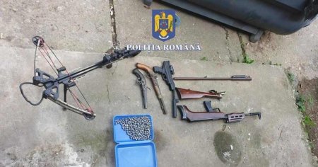 Arme si munitii detinute ilegal, gasite in locuintele unui olandez stabilit in Romania