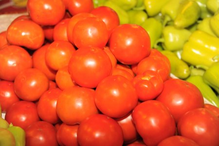 Ministrul Agriculturii anunta suplimentarea Programului Tomata cu 65 de milioane de lei / Barbu: Beneficiarii eligibili din acest program vor primi sprijinul de 3.000 euro pentru 1.000 mp cultivati cu tomate in spatii protejate