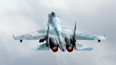 Pilotul unui avion de <span style='background:#EDF514'>VANATOARE</span> Su-27 al Rusiei a tras cu intentie asupra unei aeronave militare britanice | Londra a ascuns informatiile