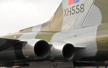 Kim Jong Un a inspectat in Rusia o uzina de avioane de <span style='background:#EDF514'>VANATOARE</span>