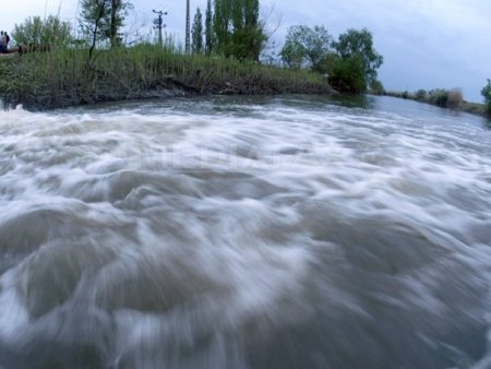 Cod portocaliu de inundatii pe rauri din Prahova si Buzau