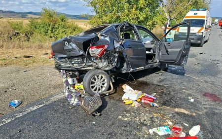 Sapte persoane ranite intr-un accident cu trei masini, in Hunedoara. O fata de 11 ani, dusa cu elicopterul la spital | FOTO